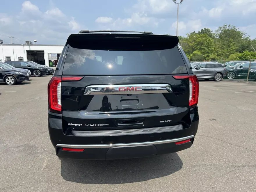 2022 Gmc Yukon XL SLT photo 1