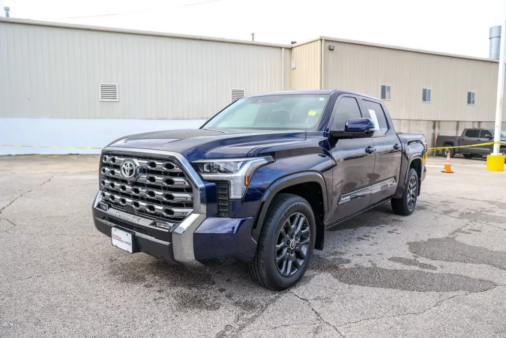 2024 Toyota Tundra Platinum photo 1