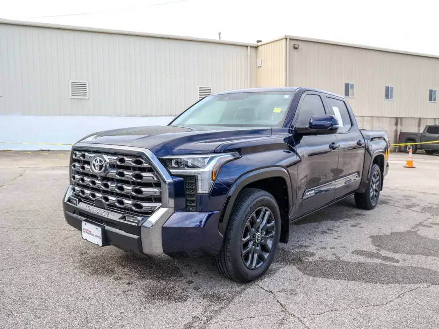 2024 Toyota Tundra Platinum photo 1
