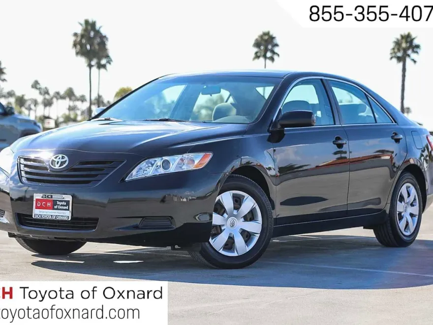 2009 Toyota Camry LE photo 1