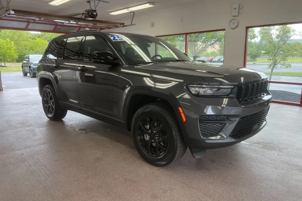 2025 Jeep Grand Cherokee Altitude X photo 1