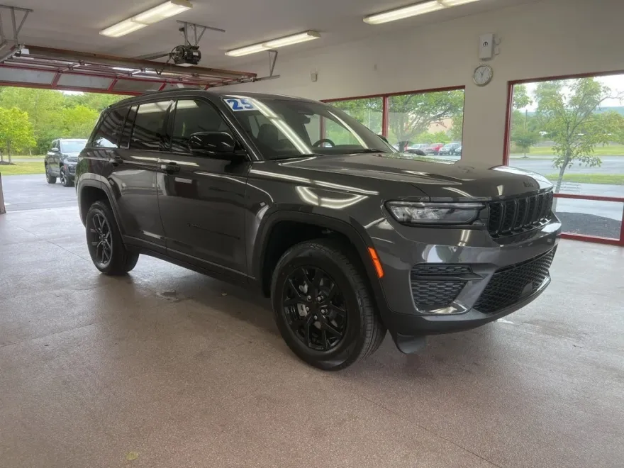 2025 Jeep Grand Cherokee Altitude X photo 1