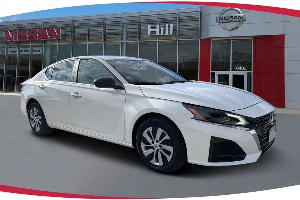 2025 Nissan Altima S photo 1