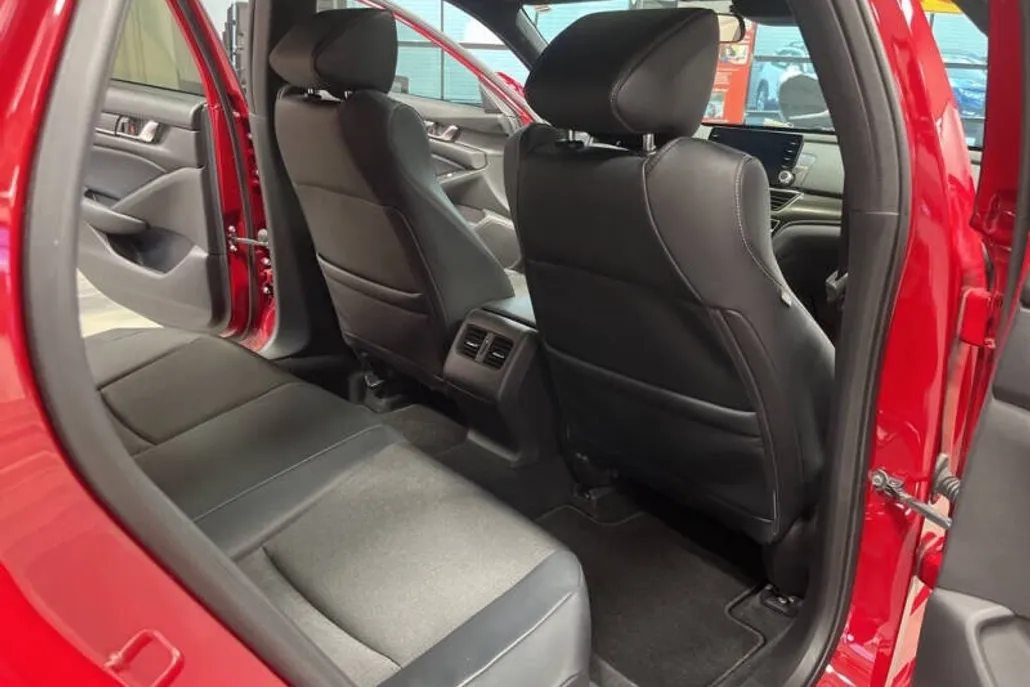 2018 Honda Accord Sport 2.0T photo 1