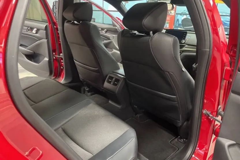 2018 Honda Accord Sport 2.0T photo 1
