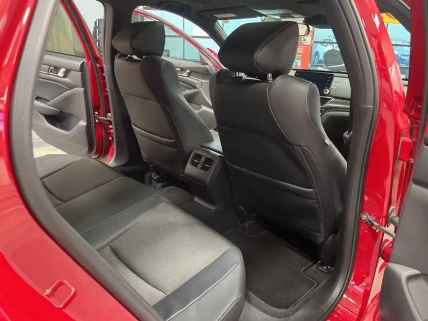 2018 Honda Accord Sport 2.0T photo 1