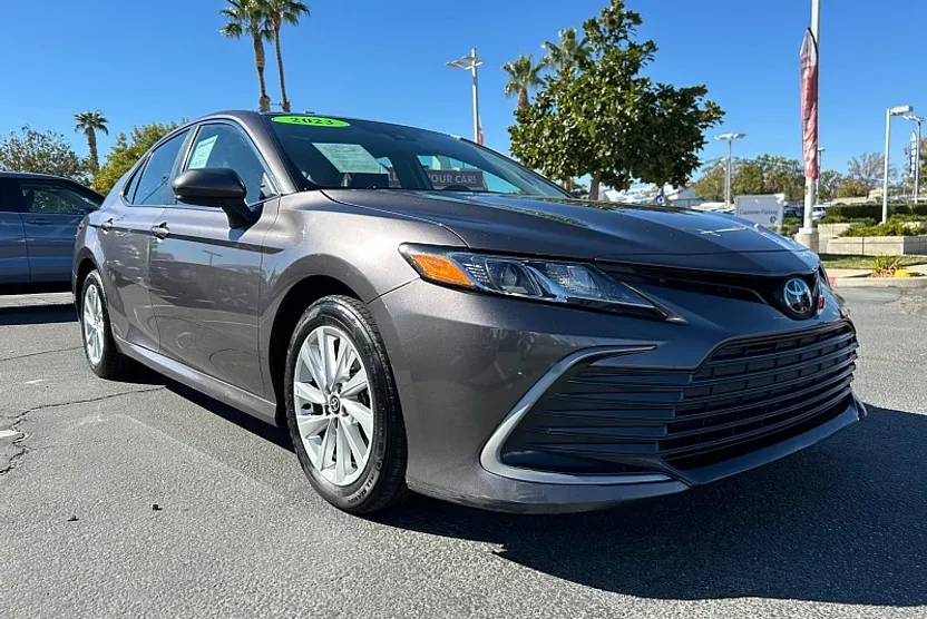 2023 Toyota Camry LE photo 1
