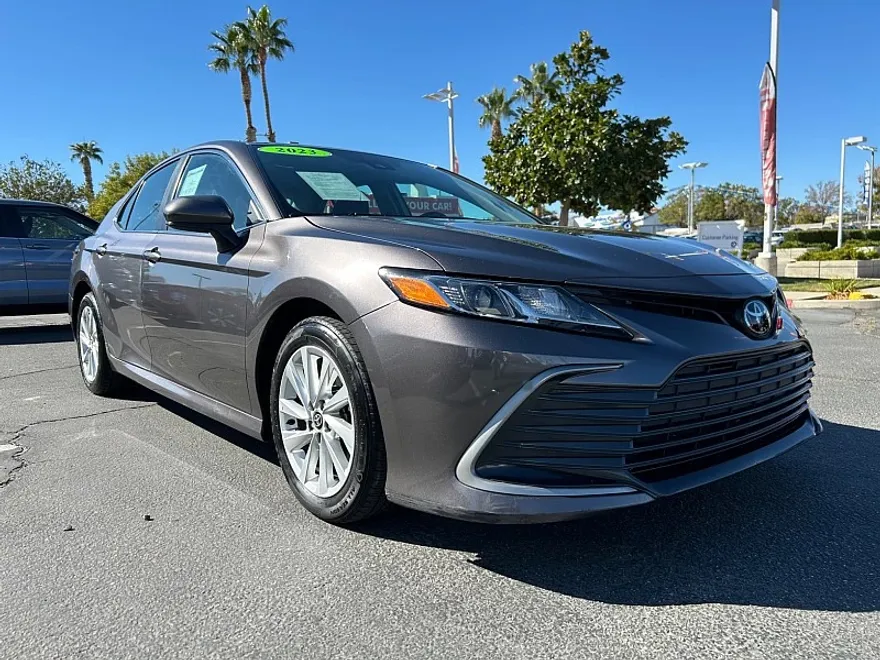 2023 Toyota Camry LE photo 1