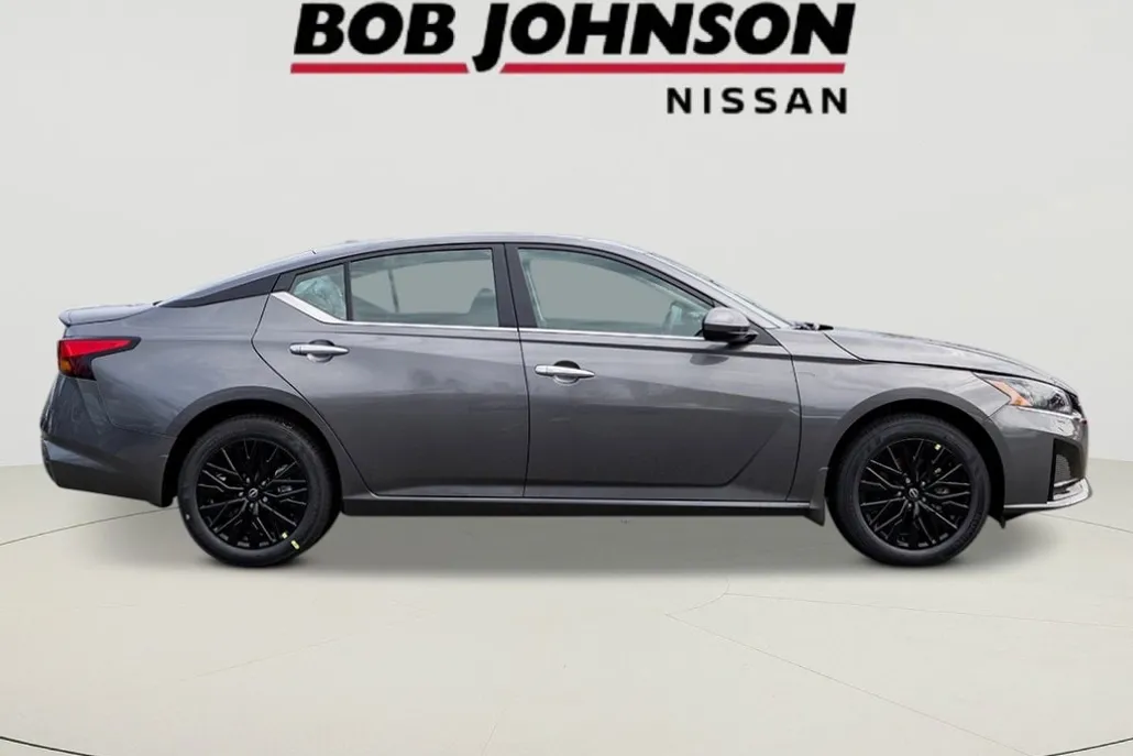 2025 Nissan Altima SV photo 1
