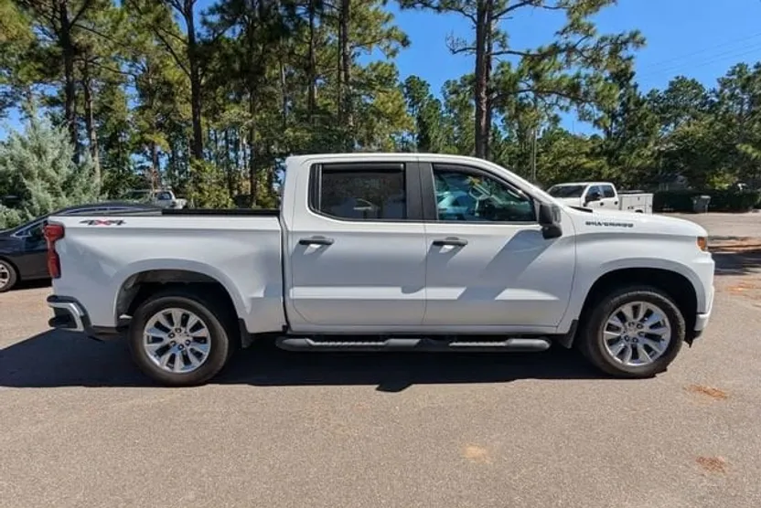 2021 Chevrolet Silverado 1500 Custom photo 1