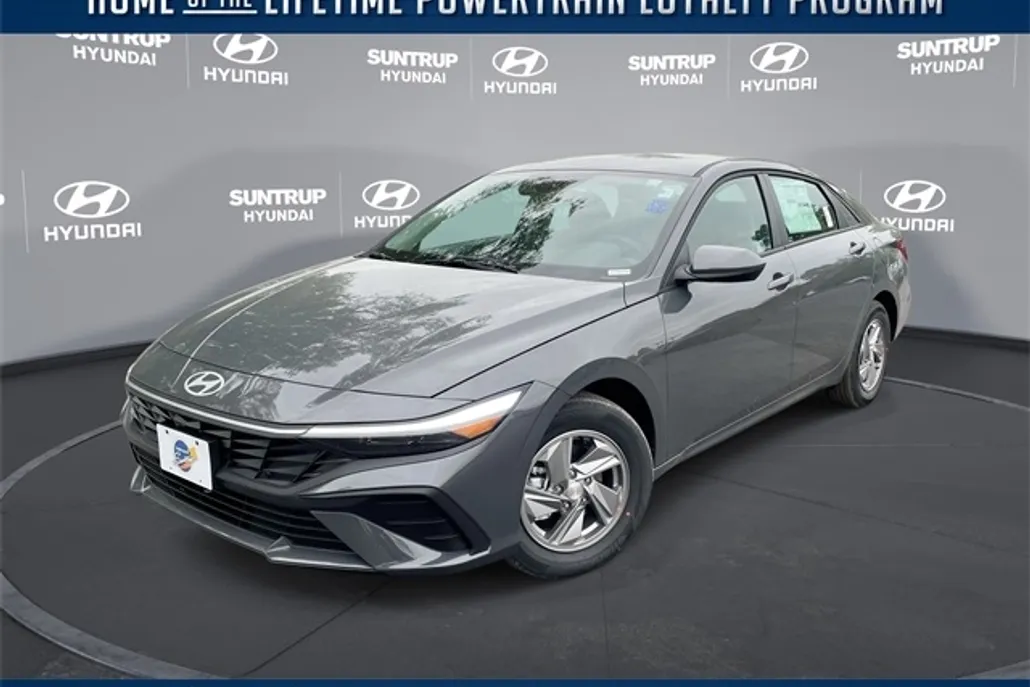 2025 Hyundai Elantra SE photo 1