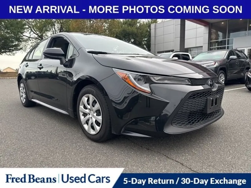 2022 Toyota Corolla LE photo 1