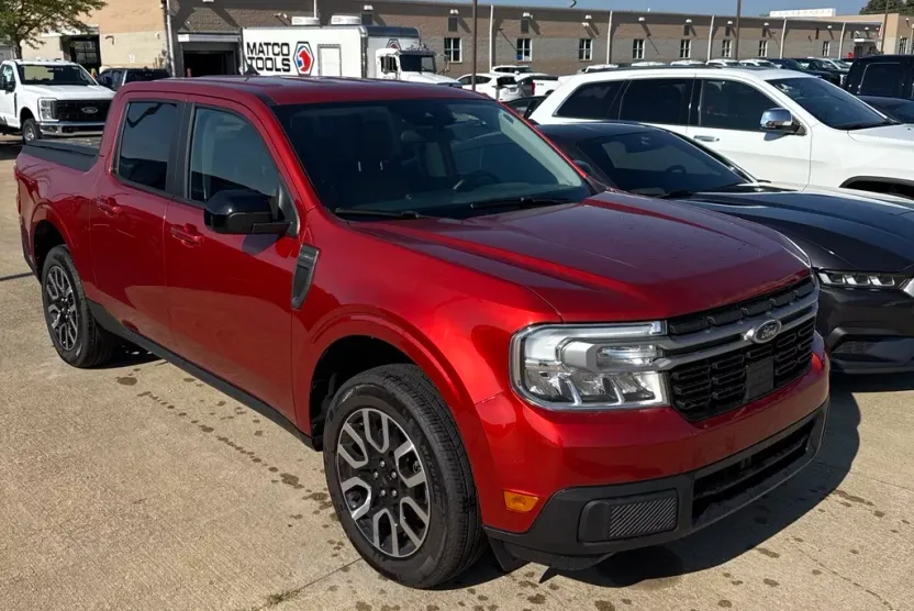 2024 Ford Maverick Lariat photo 1