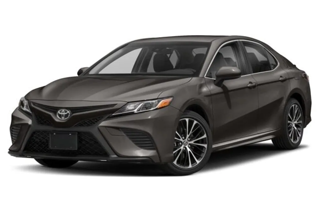2018 Toyota Camry SE photo 1