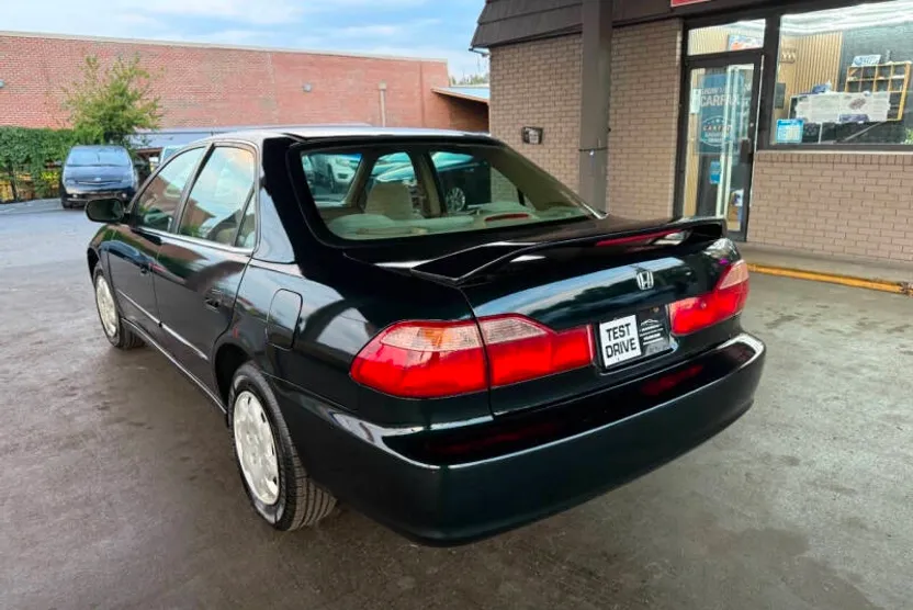 2000 Honda Accord LX photo 1