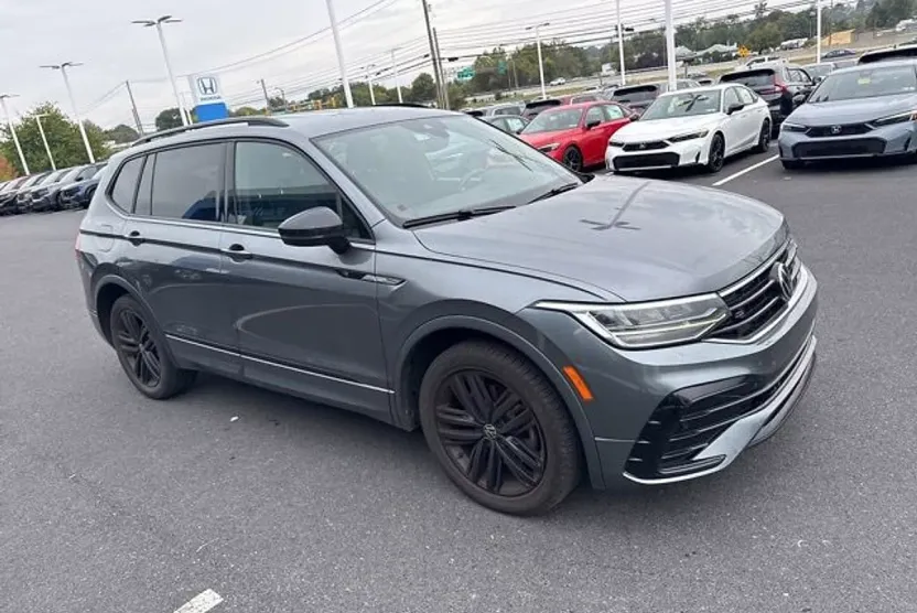 2022 Volkswagen Tiguan SE R-Line Black photo 1