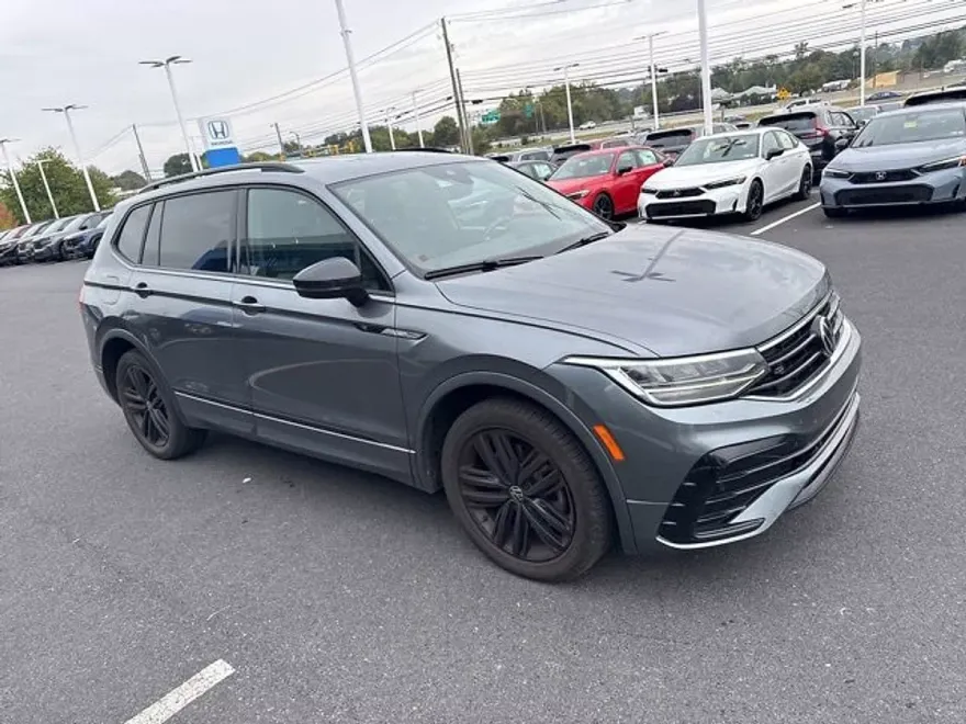 2022 Volkswagen Tiguan SE R-Line Black photo 1