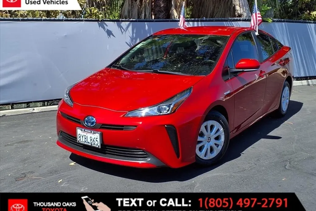 2022 Toyota Prius L photo 1