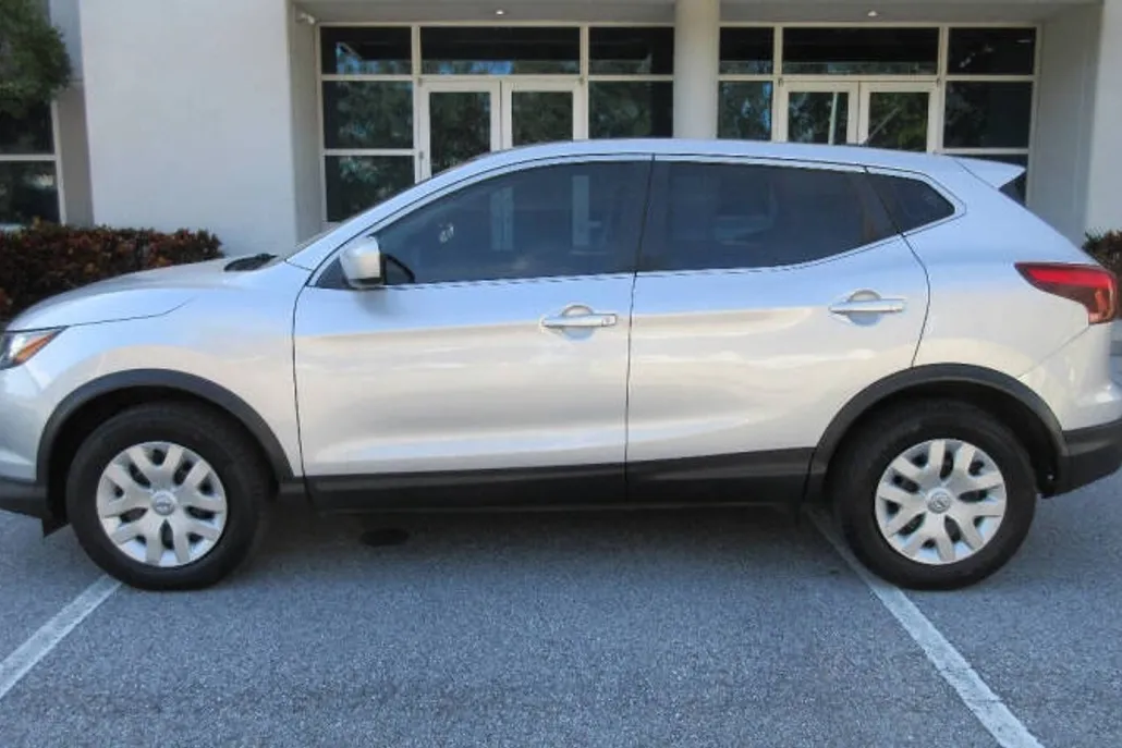 2019 Nissan Rogue Sport S photo 1