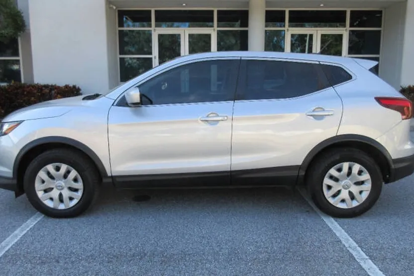 2019 Nissan Rogue Sport S photo 1