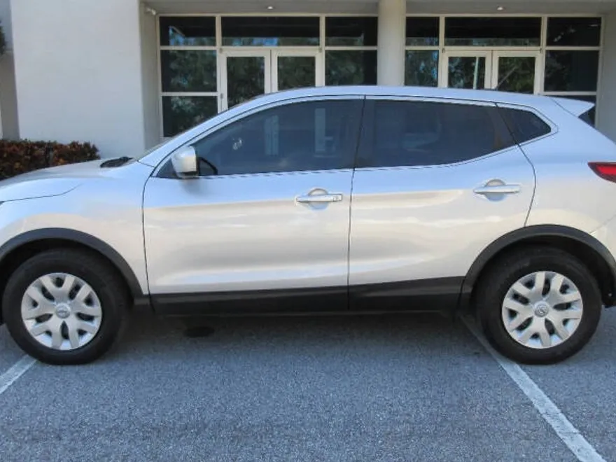 2019 Nissan Rogue Sport S photo 1