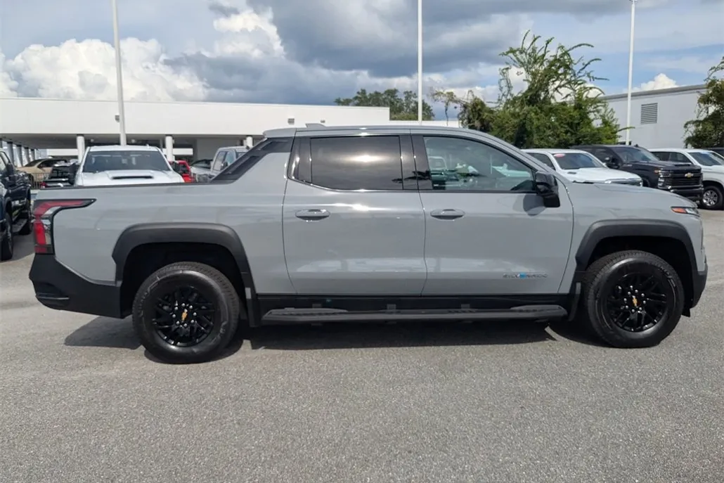 2026 Chevrolet Silverado EV LT photo 1