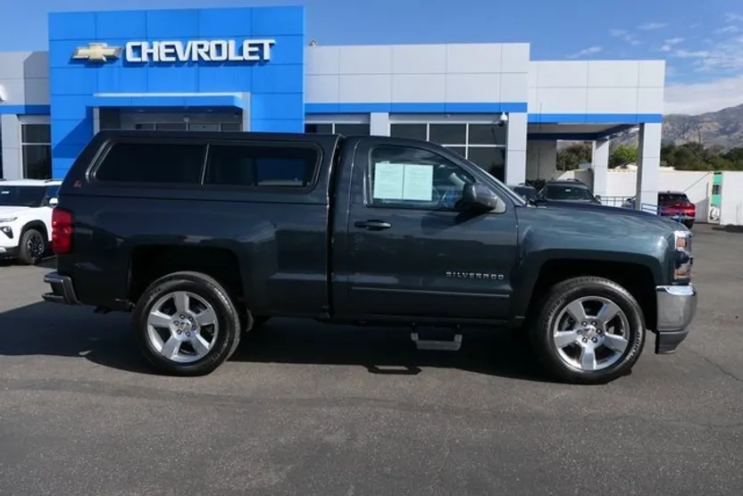 2018 Chevrolet Silverado LT photo 1