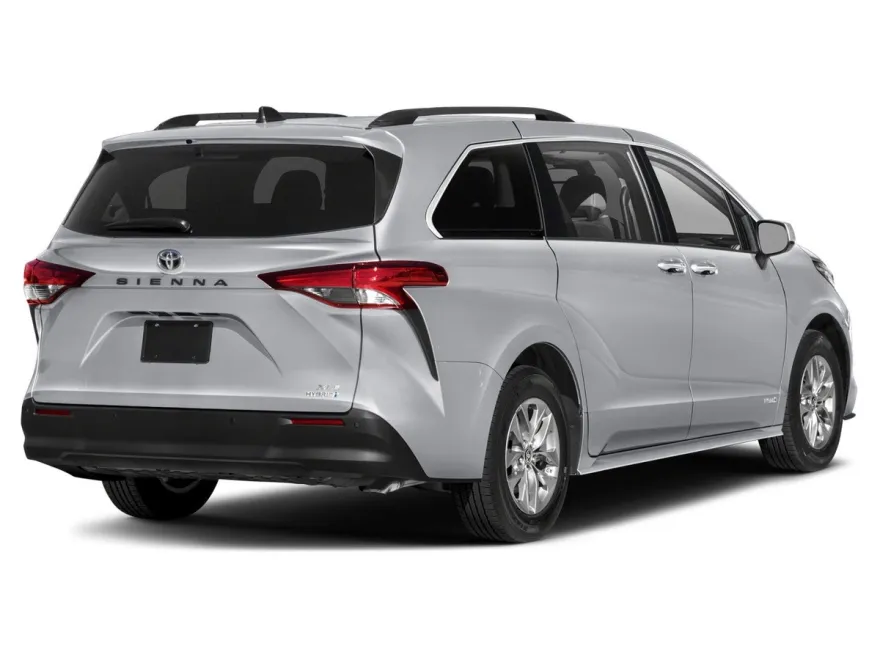 2025 Toyota Sienna XLE photo 1