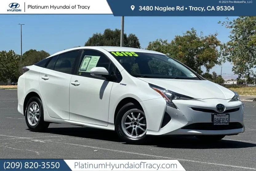 2017 Toyota Prius Two photo 1