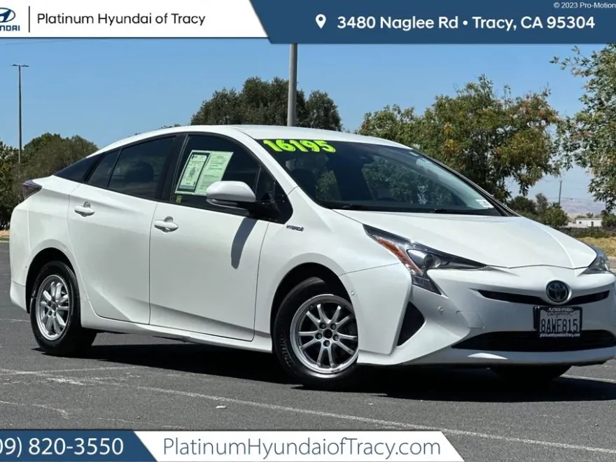 2017 Toyota Prius Two photo 1