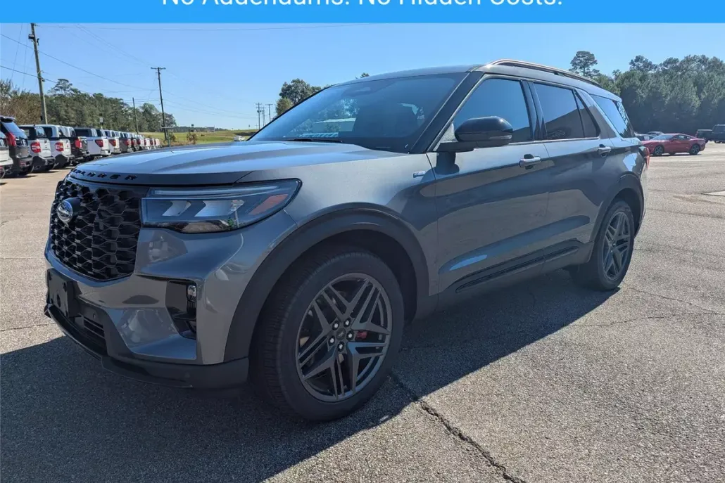 2025 Ford Explorer ST-Line photo 1
