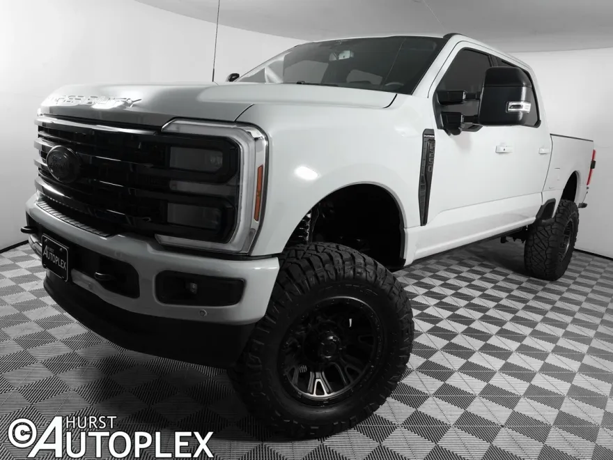 2025 Ford F-250 Platinum photo 1