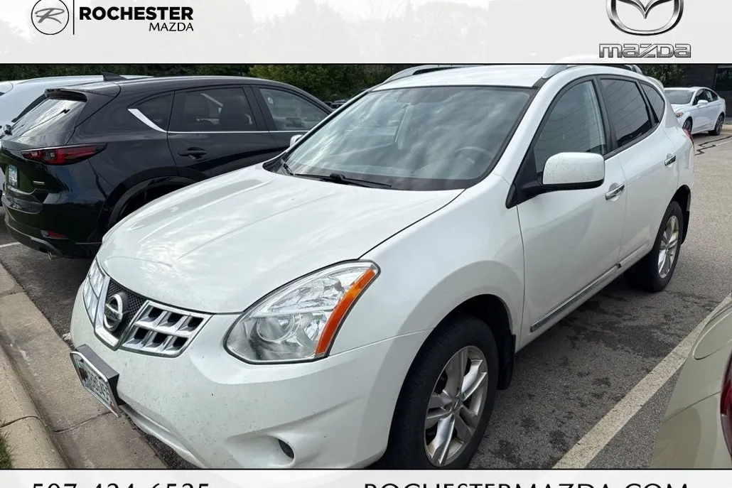 2013 Nissan Rogue SV photo 1