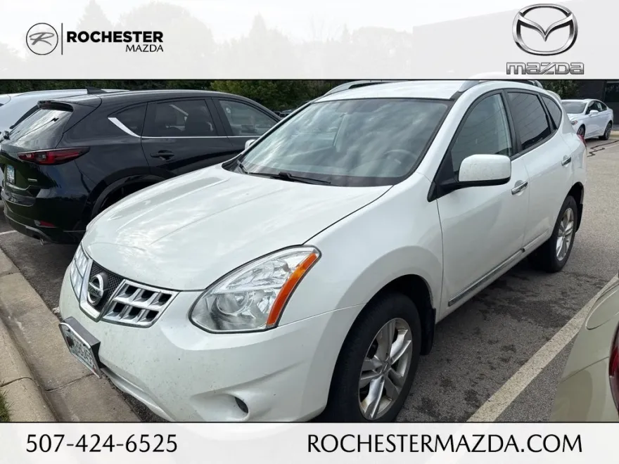 2013 Nissan Rogue SV photo 1