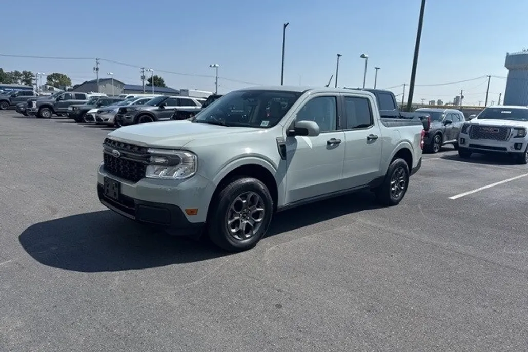 2022 Ford Maverick XLT photo 1