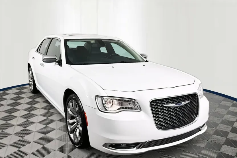 2019 Chrysler 300 Limited photo 1