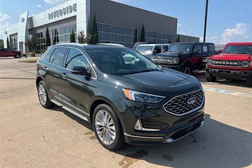 2022 Ford Edge Titanium photo 1