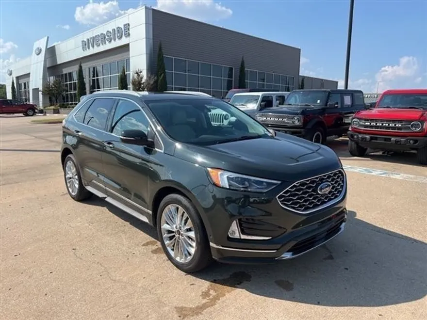 2022 Ford Edge Titanium photo 1