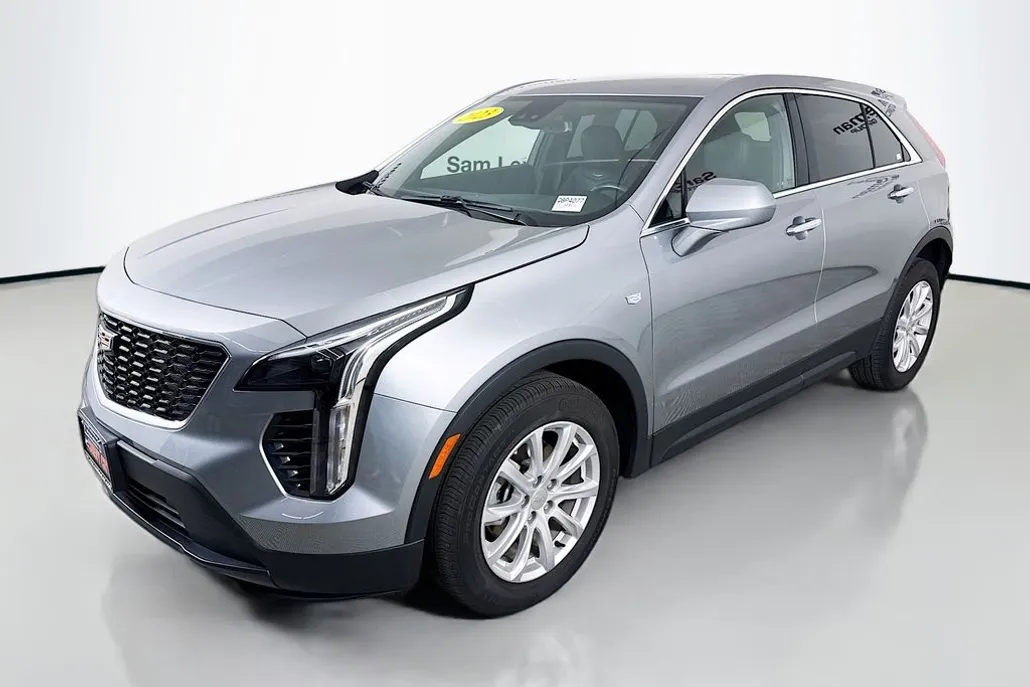 2023 Cadillac XT4 Luxury photo 1