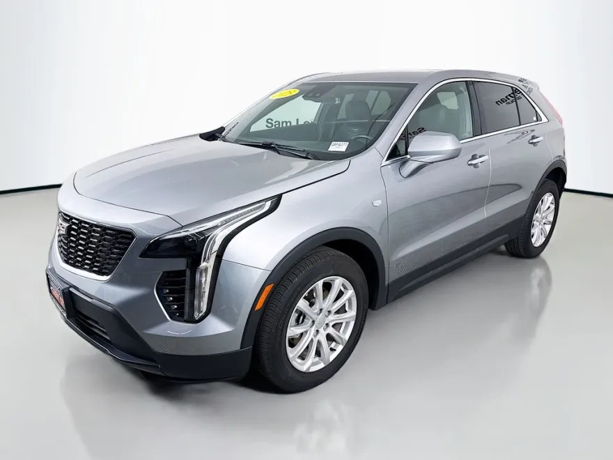 2023 Cadillac XT4 Luxury photo 1