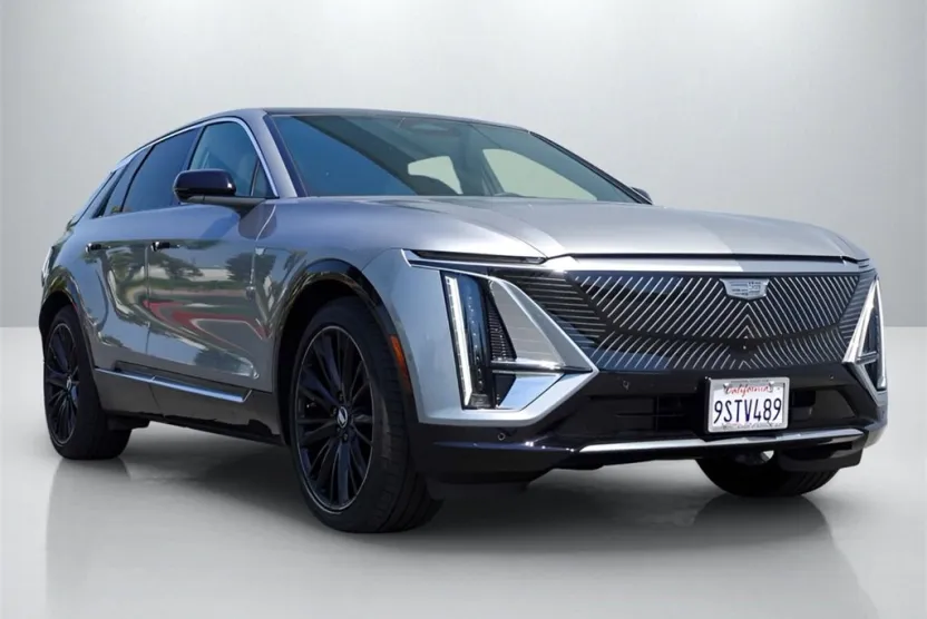 2025 Cadillac Lyriq Luxury photo 1