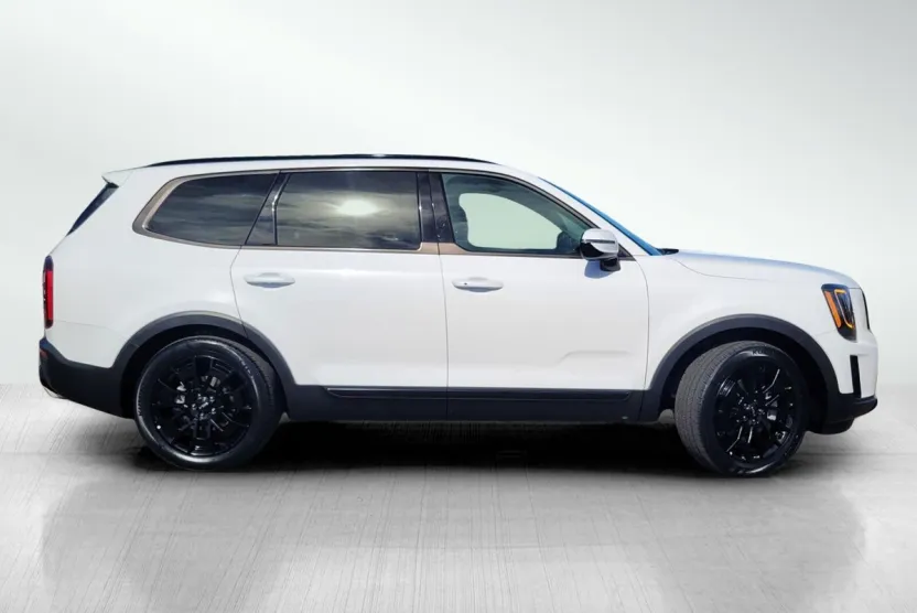 2022 Kia Telluride SX photo 1
