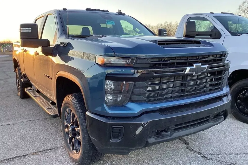 2025 Chevrolet Silverado 2500HD Custom photo 1