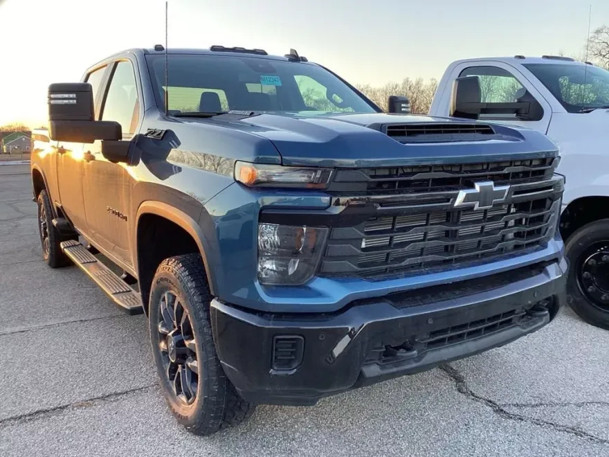 2025 Chevrolet Silverado 2500HD Custom photo 1