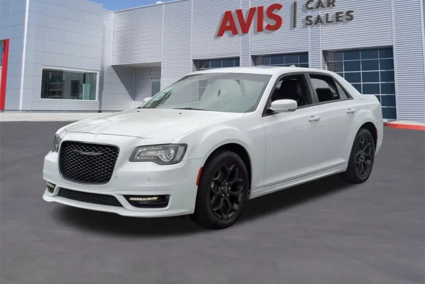 2022 Chrysler 300 Touring L photo 1