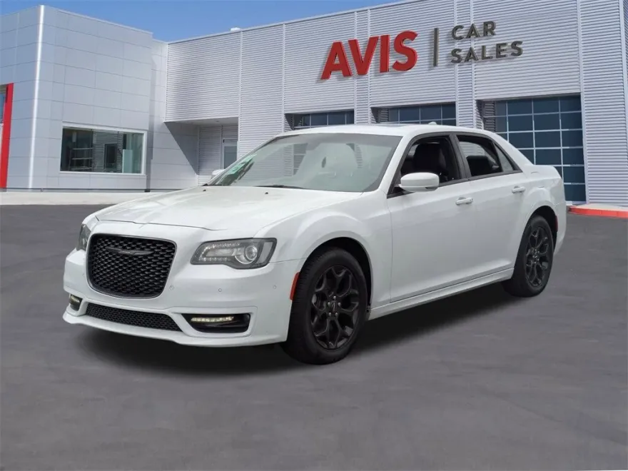 2022 Chrysler 300 Touring L photo 1