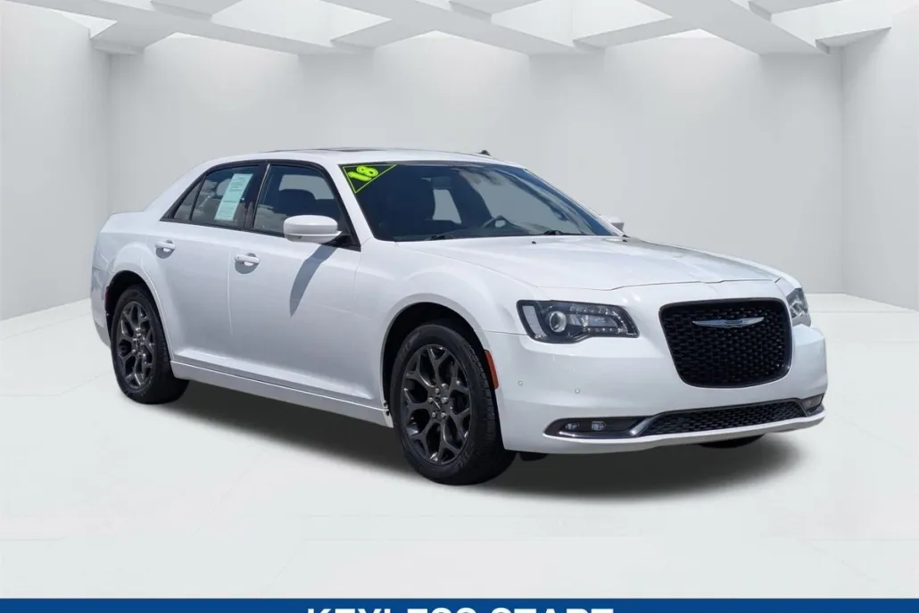 2018 Chrysler 300 S photo 1