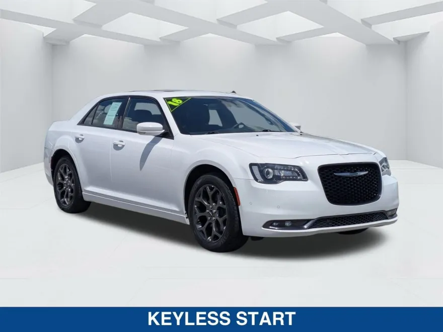 2018 Chrysler 300 S photo 1