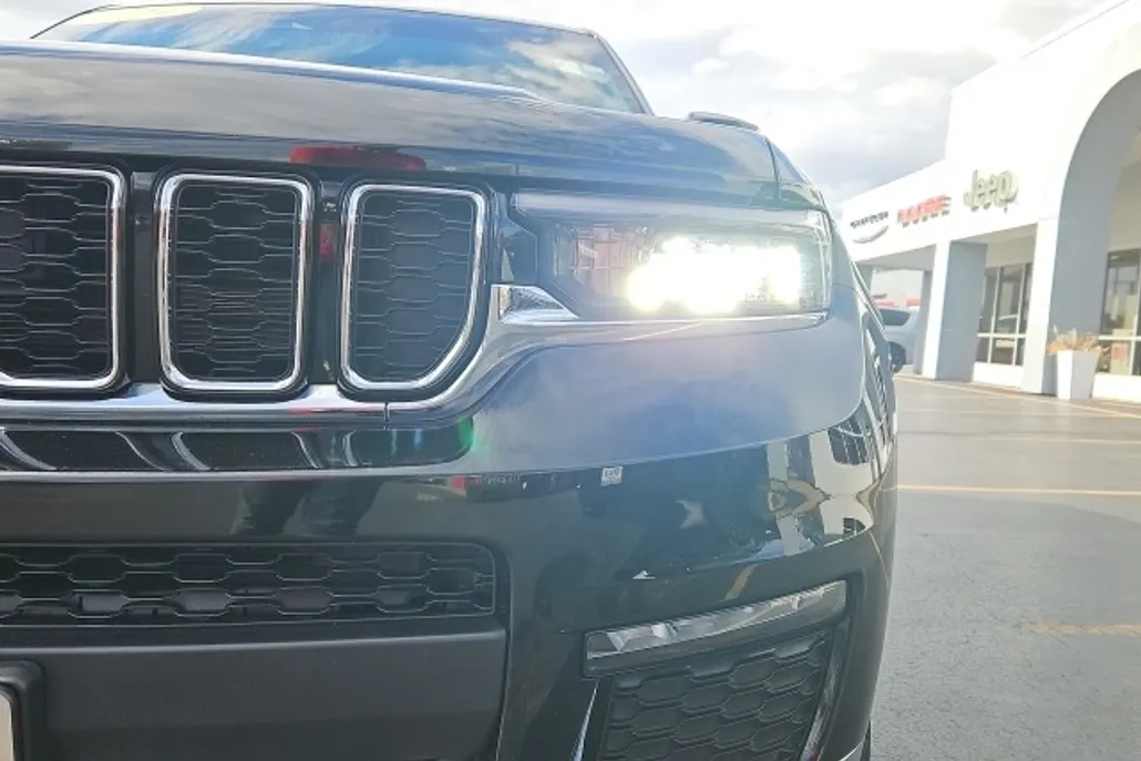 2024 Jeep Grand Cherokee Limited photo 1