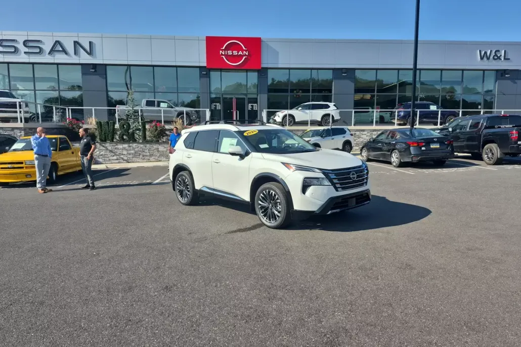 2026 Nissan Rogue Platinum photo 1